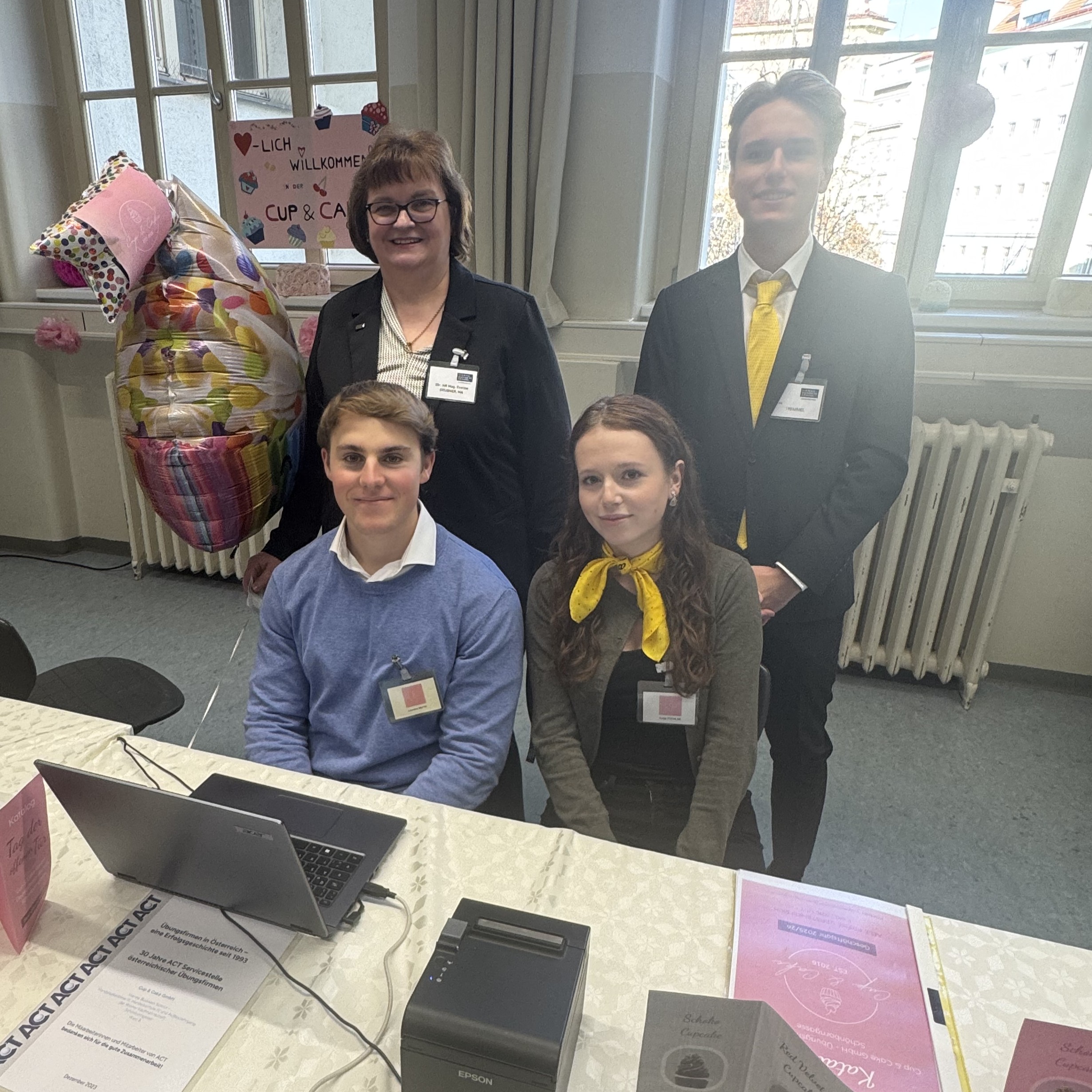 Unser Verkaufteam mit der Frau Direktor Grubner