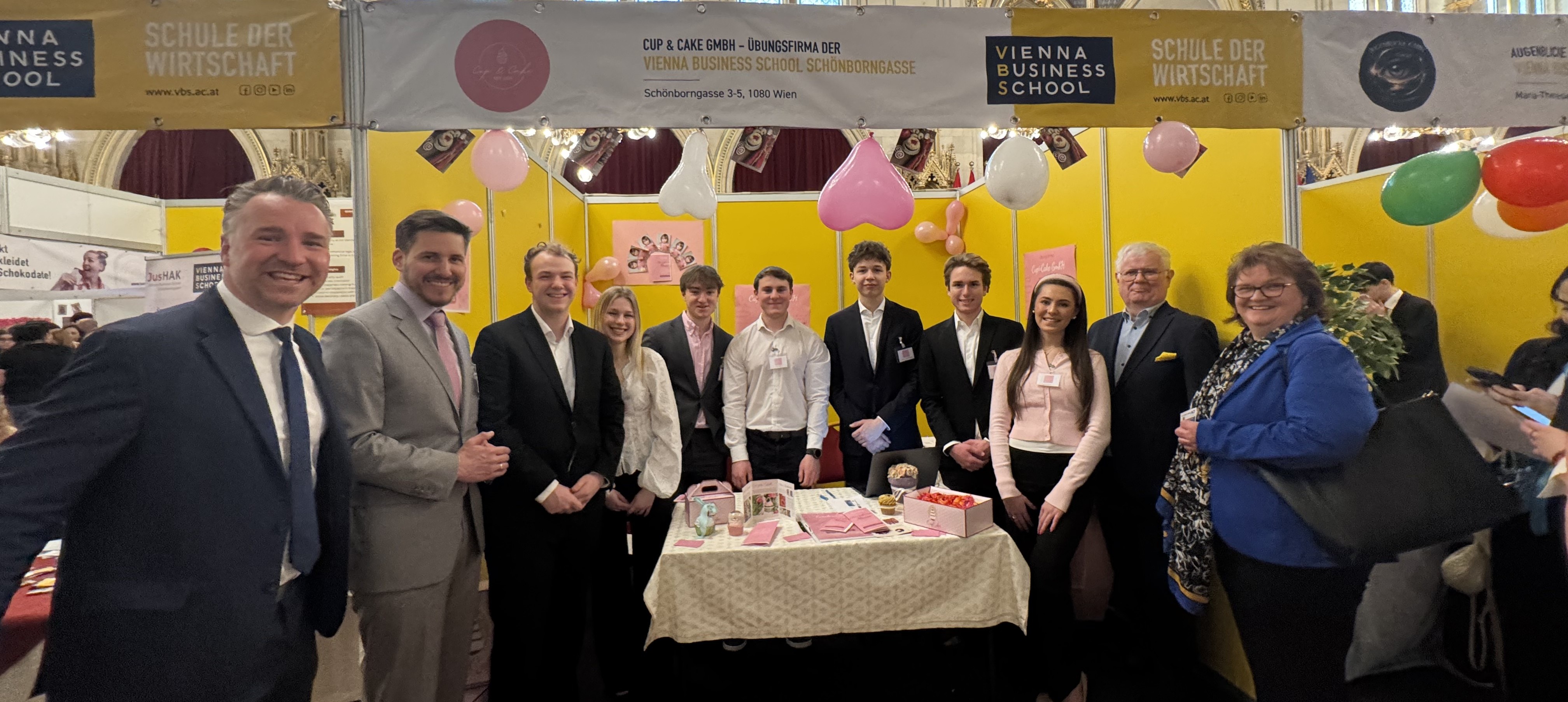 Gruppenfoto mit Herrn Schramm und Frau Grubner