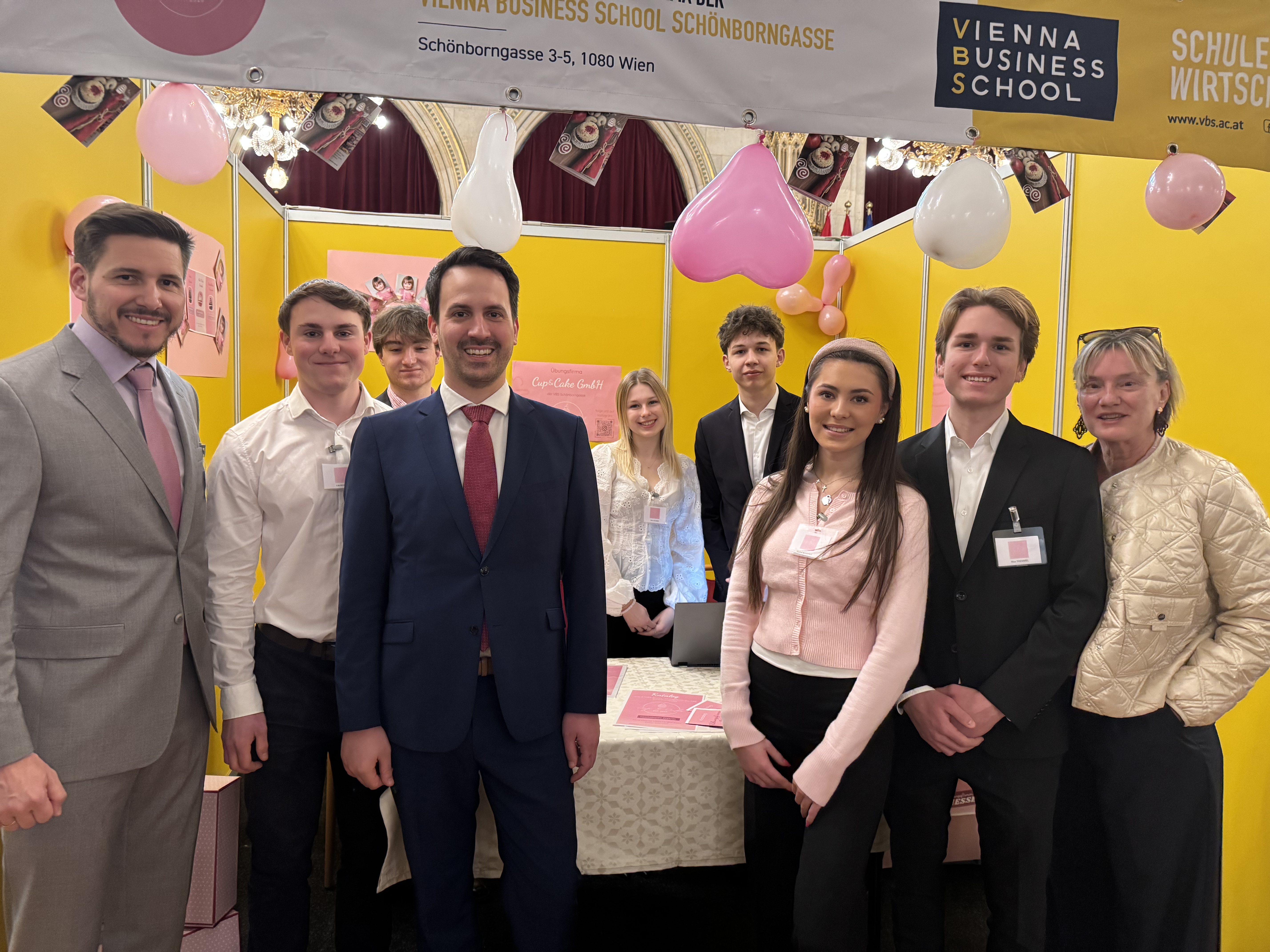 Die Cup & Cake GmbH mit Bildungsminister Wiederkehr